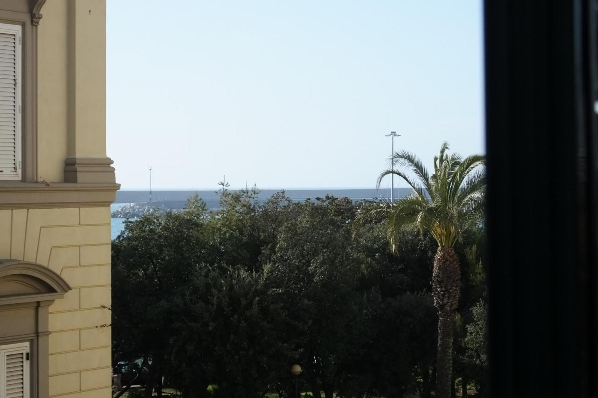 La Finestra Sul Mare B&B Livorno Exterior photo